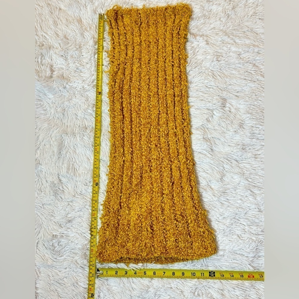 Yellow knit scarf - Picture 4 of 9